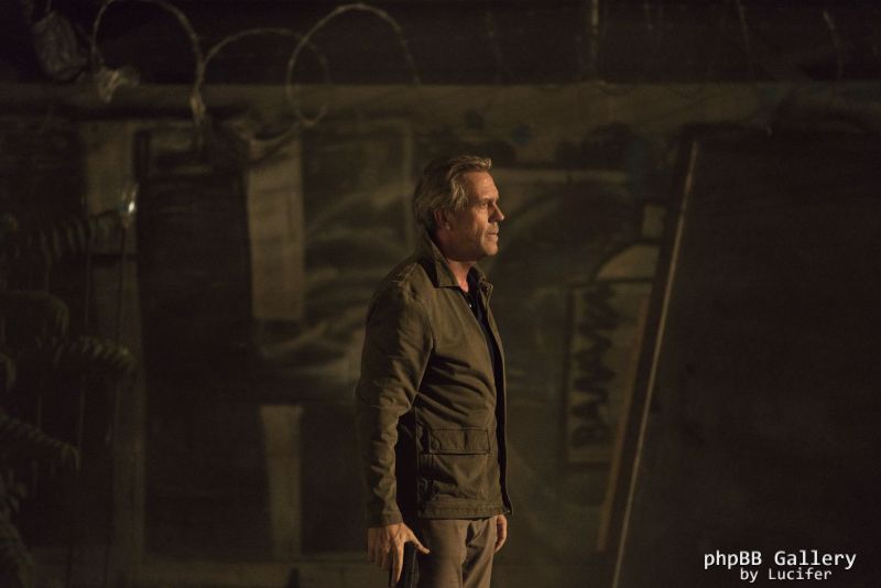 Hugh Laurie - Chance - 2x10 - 'Especially if You Run Away'